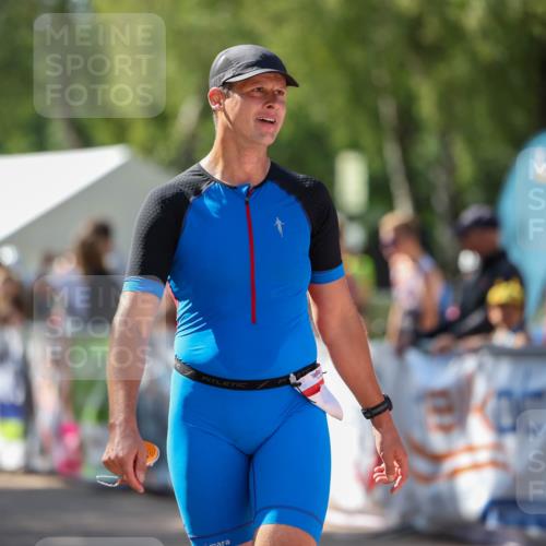 01.09.2024 - 17. Tribühne Triathlon Michael Strokosch http://msf.ph/oto/6910325 01.09.2024 12:00:37 Ziel 417 meine-sportfotos.de