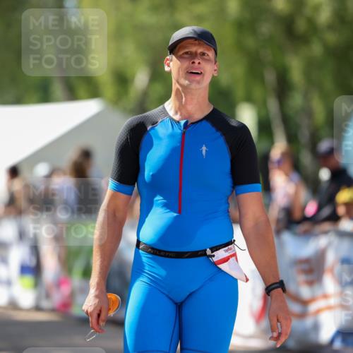 01.09.2024 - 17. Tribühne Triathlon Michael Strokosch http://msf.ph/oto/6910332 01.09.2024 12:00:37 Ziel 417 meine-sportfotos.de