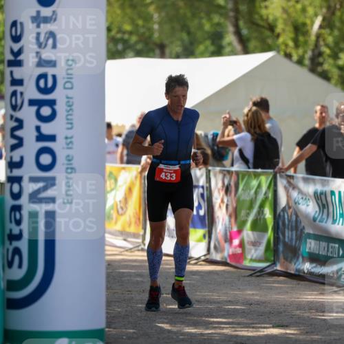 01.09.2024 - 17. Tribühne Triathlon Michael Strokosch http://msf.ph/oto/6910340 01.09.2024 12:00:44 Ziel 433 meine-sportfotos.de