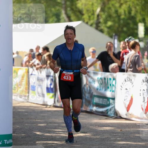 01.09.2024 - 17. Tribühne Triathlon Michael Strokosch http://msf.ph/oto/6910363 01.09.2024 12:00:46 Ziel 433 meine-sportfotos.de