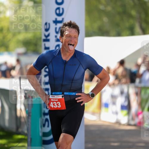 01.09.2024 - 17. Tribühne Triathlon Michael Strokosch http://msf.ph/oto/6910409 01.09.2024 12:00:49 Ziel 308, 433 meine-sportfotos.de