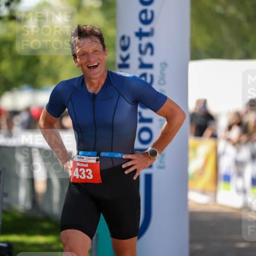 01.09.2024 - 17. Tribühne Triathlon Michael Strokosch http://msf.ph/oto/6910424 01.09.2024 12:00:49 Ziel 308, 433 meine-sportfotos.de