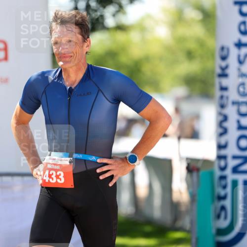 01.09.2024 - 17. Tribühne Triathlon Michael Strokosch http://msf.ph/oto/6910442 01.09.2024 12:00:50 Ziel 308, 433 meine-sportfotos.de