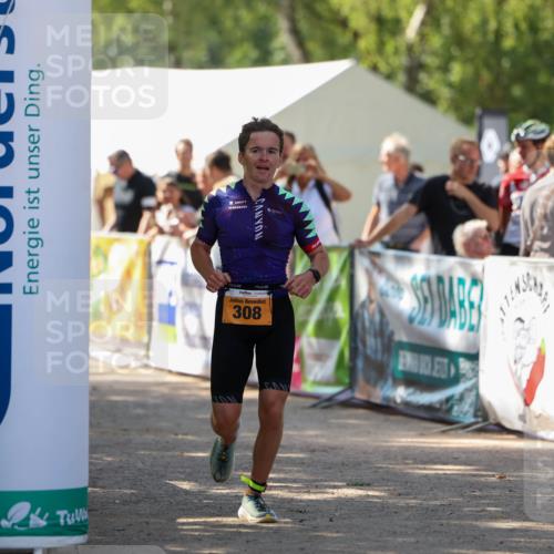 01.09.2024 - 17. Tribühne Triathlon Michael Strokosch http://msf.ph/oto/6910455 01.09.2024 12:00:52 Ziel 308, 433 meine-sportfotos.de