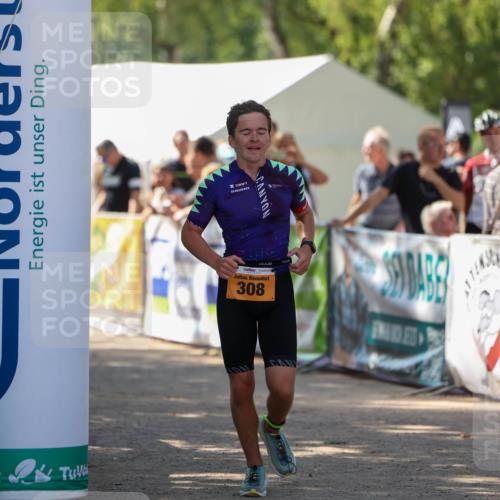 01.09.2024 - 17. Tribühne Triathlon Michael Strokosch http://msf.ph/oto/6910462 01.09.2024 12:00:53 Ziel 308 meine-sportfotos.de