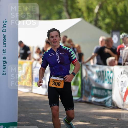 01.09.2024 - 17. Tribühne Triathlon Michael Strokosch http://msf.ph/oto/6910466 01.09.2024 12:00:53 Ziel 308 meine-sportfotos.de