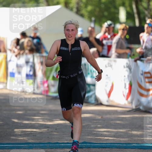 01.09.2024 - 17. Tribühne Triathlon Michael Strokosch http://msf.ph/oto/6910547 01.09.2024 12:01:12 Ziel 438 meine-sportfotos.de