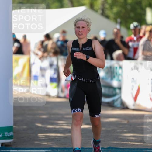 01.09.2024 - 17. Tribühne Triathlon Michael Strokosch http://msf.ph/oto/6910554 01.09.2024 12:01:12 Ziel 438 meine-sportfotos.de