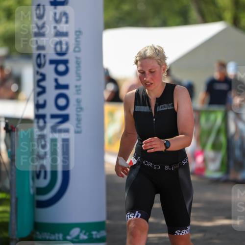 01.09.2024 - 17. Tribühne Triathlon Michael Strokosch http://msf.ph/oto/6910574 01.09.2024 12:01:13 Ziel 438 meine-sportfotos.de