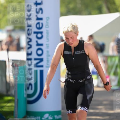 01.09.2024 - 17. Tribühne Triathlon Michael Strokosch http://msf.ph/oto/6910579 01.09.2024 12:01:13 Ziel 438 meine-sportfotos.de