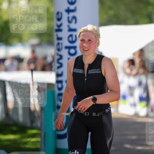 01.09.2024 - 17. Tribühne Triathlon Michael Strokosch http://msf.ph/oto/6910584 01.09.2024 12:01:14 Ziel 438 meine-sportfotos.de
