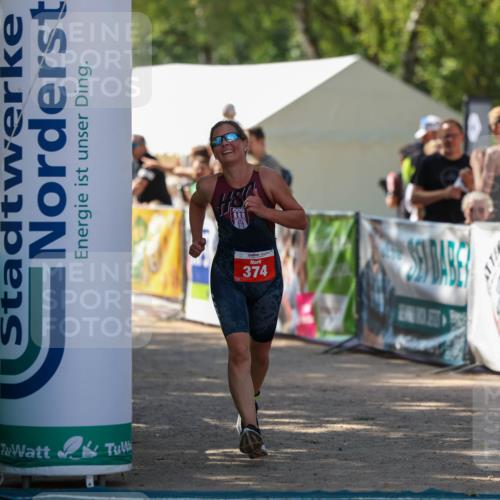 01.09.2024 - 17. Tribühne Triathlon Michael Strokosch http://msf.ph/oto/6910672 01.09.2024 12:02:43 Ziel 374, 426 meine-sportfotos.de