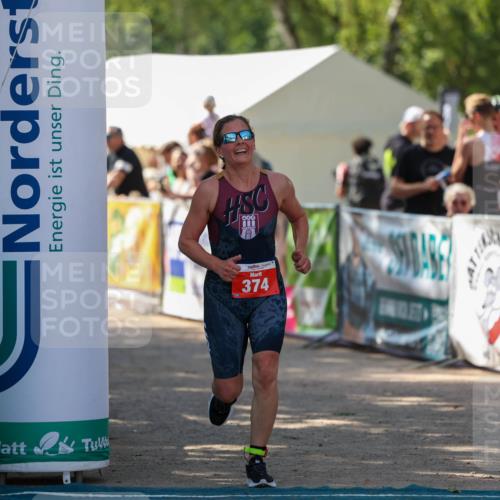 01.09.2024 - 17. Tribühne Triathlon Michael Strokosch http://msf.ph/oto/6910692 01.09.2024 12:02:44 Ziel 374, 426 meine-sportfotos.de