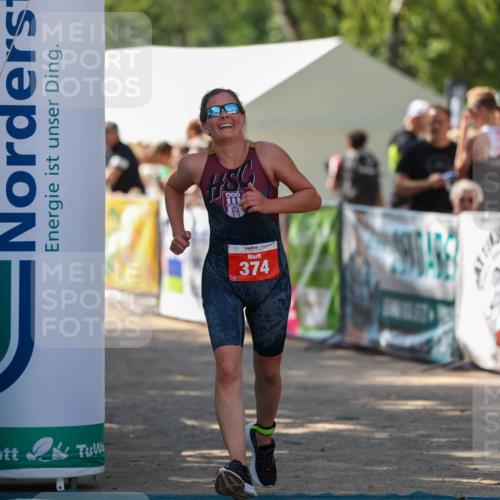 01.09.2024 - 17. Tribühne Triathlon Michael Strokosch http://msf.ph/oto/6910696 01.09.2024 12:02:44 Ziel 374, 426 meine-sportfotos.de