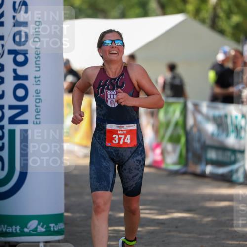 01.09.2024 - 17. Tribühne Triathlon Michael Strokosch http://msf.ph/oto/6910715 01.09.2024 12:02:45 Ziel 374, 426 meine-sportfotos.de