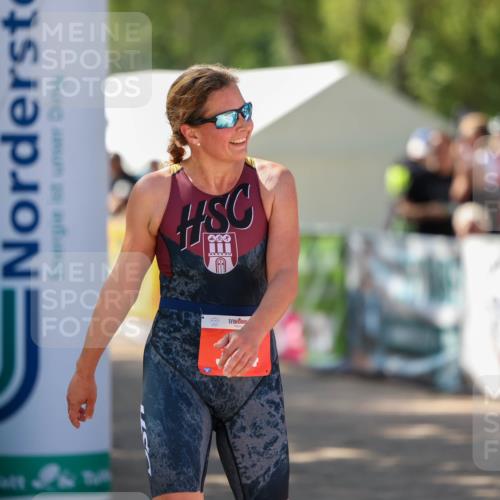 01.09.2024 - 17. Tribühne Triathlon Michael Strokosch http://msf.ph/oto/6910745 01.09.2024 12:02:47 Ziel 374 meine-sportfotos.de