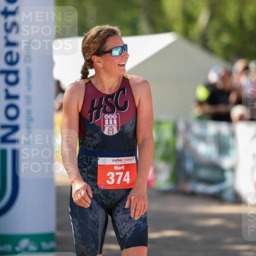01.09.2024 - 17. Tribühne Triathlon Michael Strokosch http://msf.ph/oto/6910750 01.09.2024 12:02:47 Ziel 374 meine-sportfotos.de
