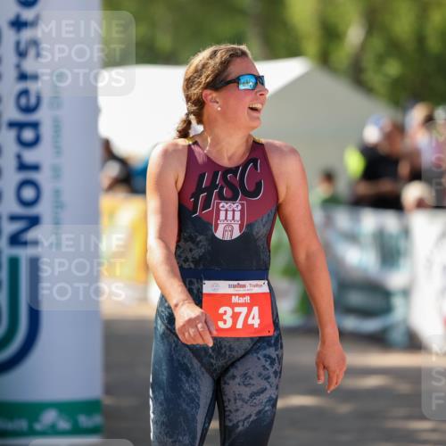 01.09.2024 - 17. Tribühne Triathlon Michael Strokosch http://msf.ph/oto/6910757 01.09.2024 12:02:47 Ziel 374 meine-sportfotos.de