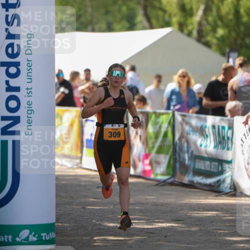 01.09.2024 - 17. Tribühne Triathlon Michael Strokosch http://msf.ph/oto/6910856 01.09.2024 12:03:19 Ziel 309 meine-sportfotos.de