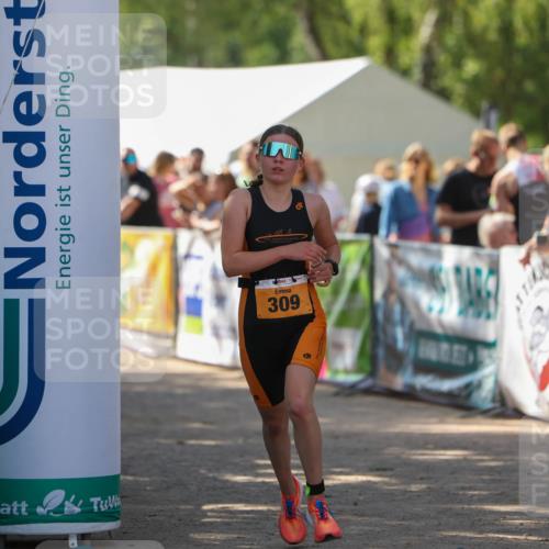 01.09.2024 - 17. Tribühne Triathlon Michael Strokosch http://msf.ph/oto/6910881 01.09.2024 12:03:19 Ziel 309 meine-sportfotos.de