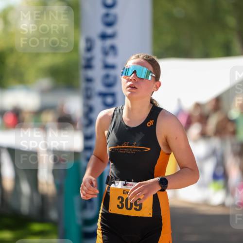 01.09.2024 - 17. Tribühne Triathlon Michael Strokosch http://msf.ph/oto/6910917 01.09.2024 12:03:21 Ziel 309 meine-sportfotos.de