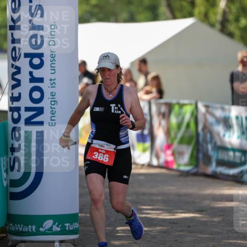 01.09.2024 - 17. Tribühne Triathlon Michael Strokosch http://msf.ph/oto/6910975 01.09.2024 12:03:49 Ziel 386 meine-sportfotos.de