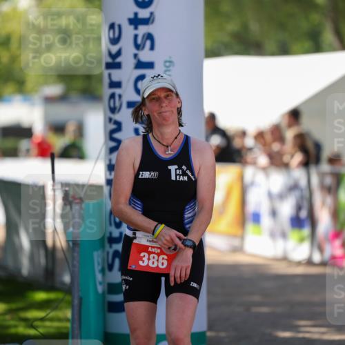 01.09.2024 - 17. Tribühne Triathlon Michael Strokosch http://msf.ph/oto/6911008 01.09.2024 12:03:51 Ziel 386 meine-sportfotos.de
