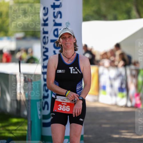 01.09.2024 - 17. Tribühne Triathlon Michael Strokosch http://msf.ph/oto/6911018 01.09.2024 12:03:52 Ziel 386 meine-sportfotos.de