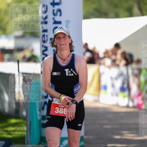 01.09.2024 - 17. Tribühne Triathlon Michael Strokosch http://msf.ph/oto/6911025 01.09.2024 12:03:52 Ziel 386 meine-sportfotos.de