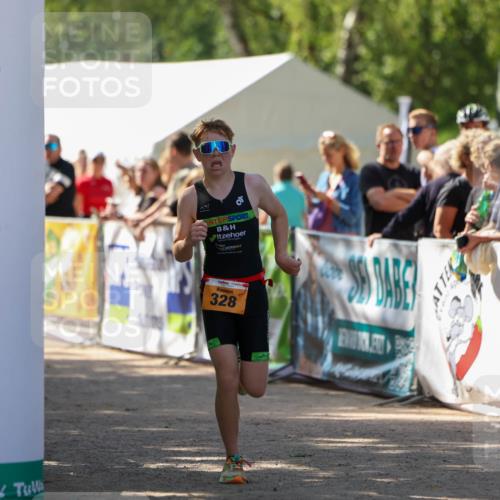 01.09.2024 - 17. Tribühne Triathlon Michael Strokosch http://msf.ph/oto/6911062 01.09.2024 12:05:21 Ziel 328 meine-sportfotos.de