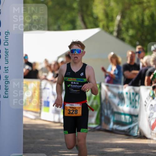 01.09.2024 - 17. Tribühne Triathlon Michael Strokosch http://msf.ph/oto/6911089 01.09.2024 12:05:22 Ziel 328 meine-sportfotos.de