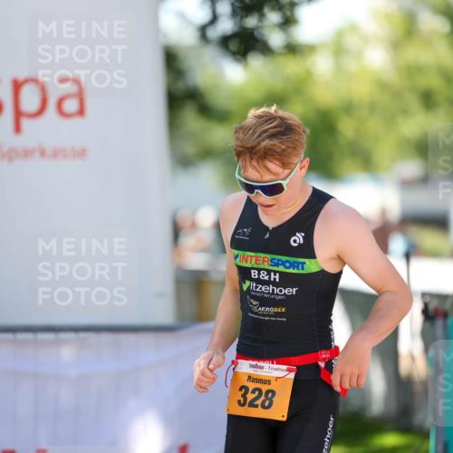 01.09.2024 - 17. Tribühne Triathlon Michael Strokosch http://msf.ph/oto/6911134 01.09.2024 12:05:24 Ziel 328 meine-sportfotos.de