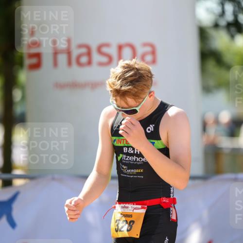 01.09.2024 - 17. Tribühne Triathlon Michael Strokosch http://msf.ph/oto/6911149 01.09.2024 12:05:25 Ziel 328 meine-sportfotos.de