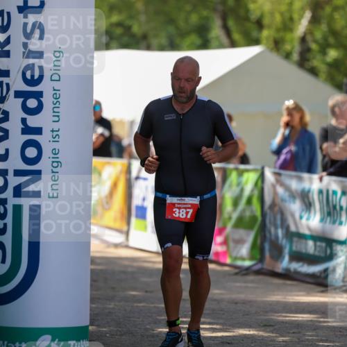 01.09.2024 - 17. Tribühne Triathlon Michael Strokosch http://msf.ph/oto/6911176 01.09.2024 12:05:35 Ziel 348, 387 meine-sportfotos.de