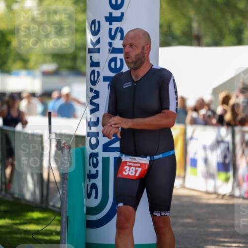 01.09.2024 - 17. Tribühne Triathlon Michael Strokosch http://msf.ph/oto/6911195 01.09.2024 12:05:36 Ziel 348, 387 meine-sportfotos.de