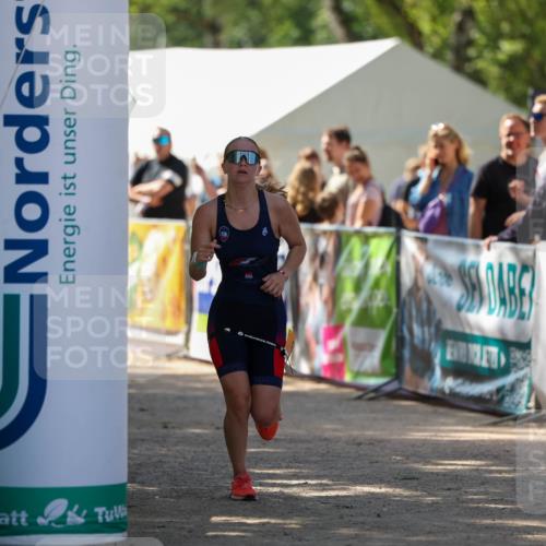 01.09.2024 - 17. Tribühne Triathlon Michael Strokosch http://msf.ph/oto/6911226 01.09.2024 12:05:40 Ziel 348, 387 meine-sportfotos.de