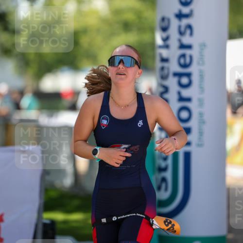 01.09.2024 - 17. Tribühne Triathlon Michael Strokosch http://msf.ph/oto/6911297 01.09.2024 12:05:43 Ziel 348 meine-sportfotos.de