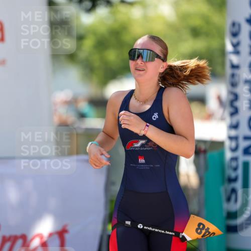 01.09.2024 - 17. Tribühne Triathlon Michael Strokosch http://msf.ph/oto/6911304 01.09.2024 12:05:43 Ziel 348 meine-sportfotos.de