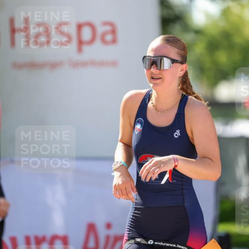 01.09.2024 - 17. Tribühne Triathlon Michael Strokosch http://msf.ph/oto/6911313 01.09.2024 12:05:44 Ziel 348 meine-sportfotos.de