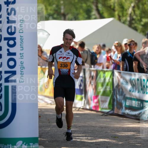 01.09.2024 - 17. Tribühne Triathlon Michael Strokosch http://msf.ph/oto/6911322 01.09.2024 12:06:01 Ziel 330 meine-sportfotos.de