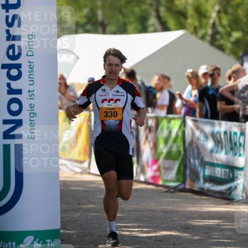 01.09.2024 - 17. Tribühne Triathlon Michael Strokosch http://msf.ph/oto/6911327 01.09.2024 12:06:02 Ziel 330 meine-sportfotos.de