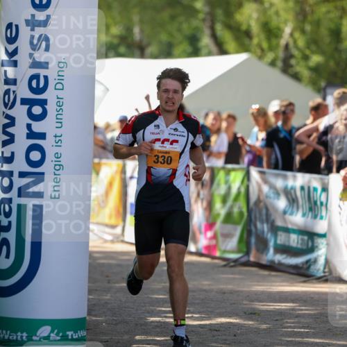 01.09.2024 - 17. Tribühne Triathlon Michael Strokosch http://msf.ph/oto/6911333 01.09.2024 12:06:02 Ziel 330 meine-sportfotos.de