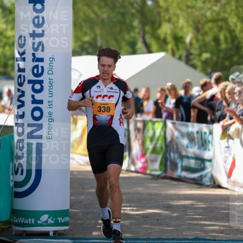 01.09.2024 - 17. Tribühne Triathlon Michael Strokosch http://msf.ph/oto/6911344 01.09.2024 12:06:02 Ziel 330 meine-sportfotos.de
