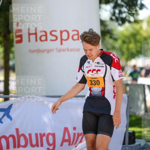 01.09.2024 - 17. Tribühne Triathlon Michael Strokosch http://msf.ph/oto/6911373 01.09.2024 12:06:04 Ziel 330 meine-sportfotos.de