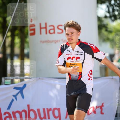01.09.2024 - 17. Tribühne Triathlon Michael Strokosch http://msf.ph/oto/6911378 01.09.2024 12:06:05 Ziel 330, 423 meine-sportfotos.de