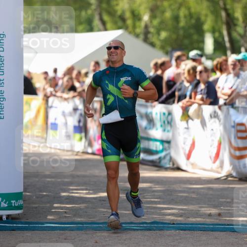 01.09.2024 - 17. Tribühne Triathlon Michael Strokosch http://msf.ph/oto/6911437 01.09.2024 12:06:11 Ziel 423 meine-sportfotos.de
