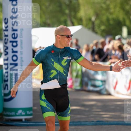 01.09.2024 - 17. Tribühne Triathlon Michael Strokosch http://msf.ph/oto/6911481 01.09.2024 12:06:14 Ziel 423, 428 meine-sportfotos.de