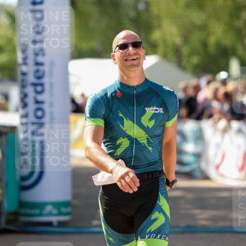 01.09.2024 - 17. Tribühne Triathlon Michael Strokosch http://msf.ph/oto/6911492 01.09.2024 12:06:15 Ziel 423, 428 meine-sportfotos.de