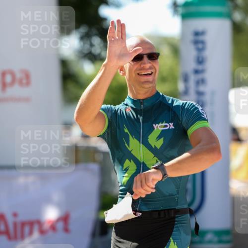 01.09.2024 - 17. Tribühne Triathlon Michael Strokosch http://msf.ph/oto/6911506 01.09.2024 12:06:16 Ziel 423, 428 meine-sportfotos.de