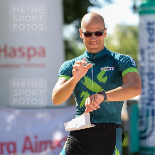 01.09.2024 - 17. Tribühne Triathlon Michael Strokosch http://msf.ph/oto/6911510 01.09.2024 12:06:16 Ziel 423, 428 meine-sportfotos.de